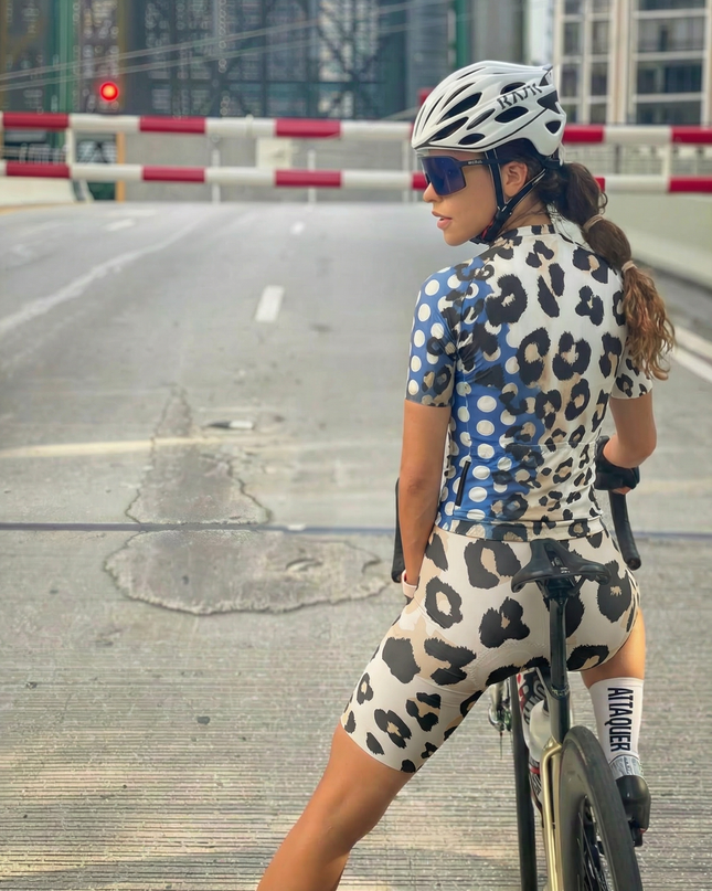 ROCKBROS Women's "Cobalt Cheetah" Pop-Art Leopard Performance Aero Jersey