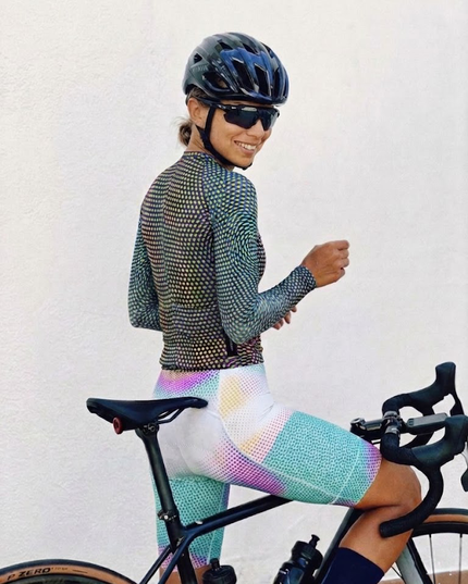 ROCKBROS Women's Artistic Geometric Print Long-Sleeve Cycling Jersey, Mint Green Base with Purple & Pink Polka Dots