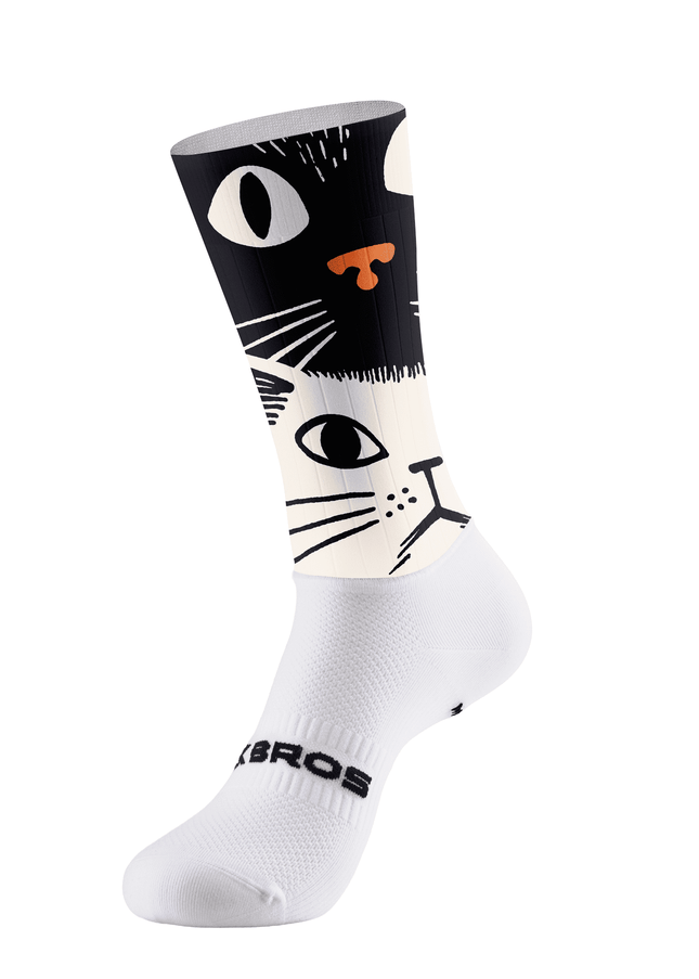 ROCKBROS Retro Black White Twin Cat Face Mid-Calf Cycling Socks
