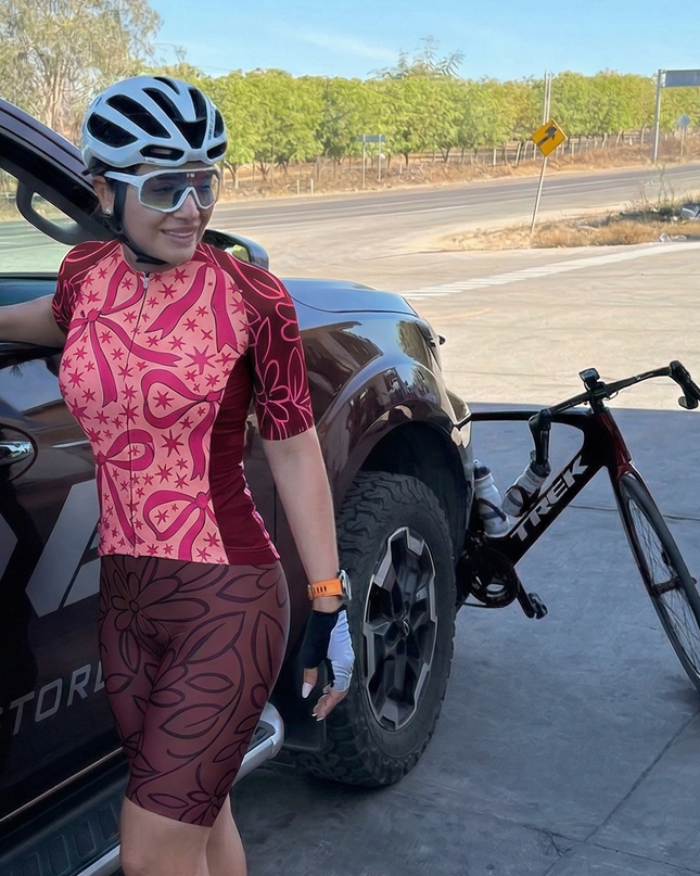 ROCKBROS Women's Berry Bows & Starburst All-Weather Jersey