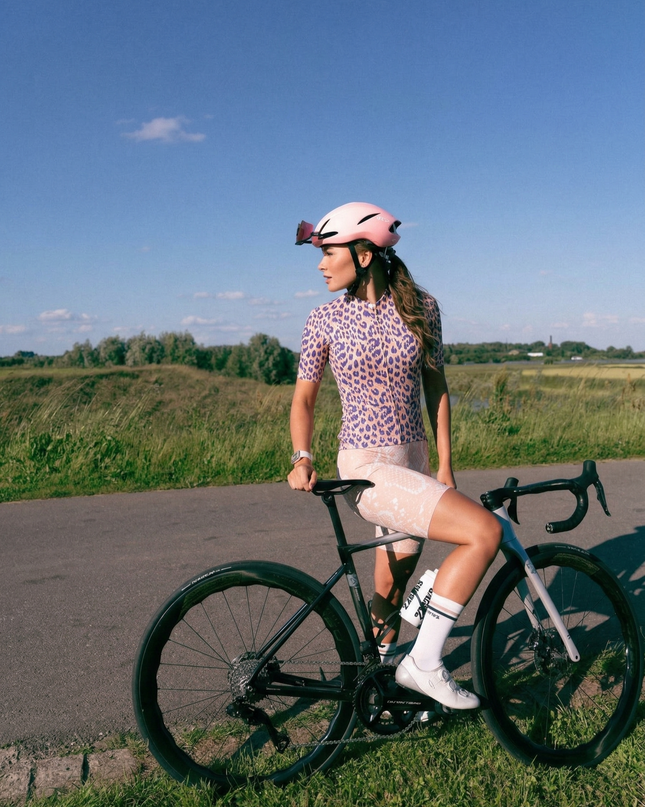 ROCKBROS Women's Gilded Safari All-Weather Gold-Textured Leopard Pro Jersey