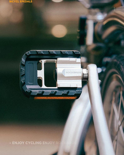 ROCKBROS Bicycle Pedals Foldable MTB Pedal Aluminum Anti-slip Foldable Pedals Cycling Self-lubricating Bearings Reflective Pedal