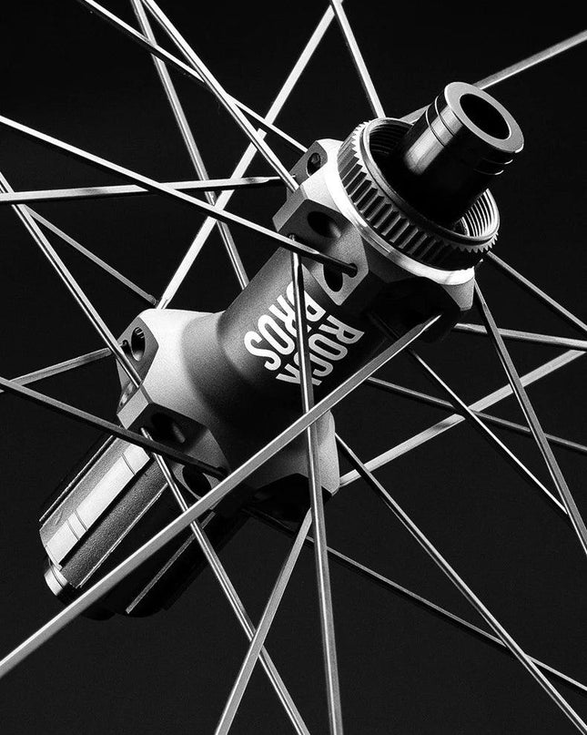 ROCKBROS Carbon Wheels 700c Road Bike Wheelset Tubeless Clincher Tires Rim Center Lock Or 6-bolt Back Road Cycling Wheelset